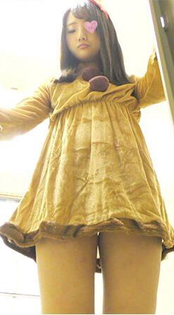 东风日产-【更衣室】-002-短裙美少女