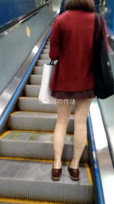 覗き魔系列53-红裙短发妹子上电梯腿型太漂亮了