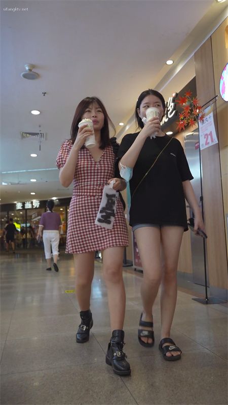 (BC-B-072)格子连衣裙小姐姐排队买奶茶..微透白内被抄底