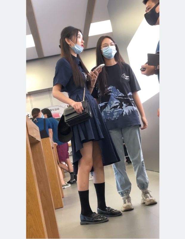 【KKCD㊙️】3024-极品颜值制服学生妹子跟踪上扶梯抄底