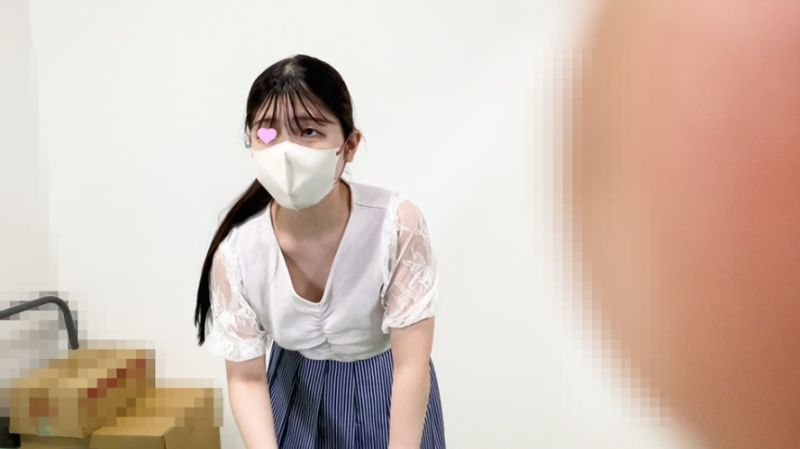 【集荷客胸チラ】童顔女子大生/想像以上の巨乳が乳首まで丸見えでした【パンチラ】