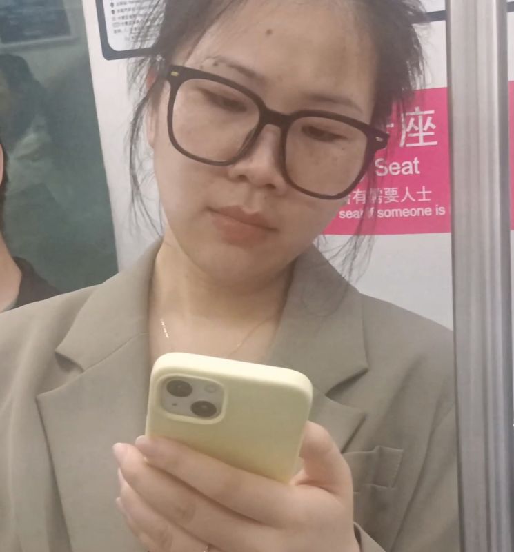 【独家原创】职场女人寂寞难耐到自扣长靴美腿