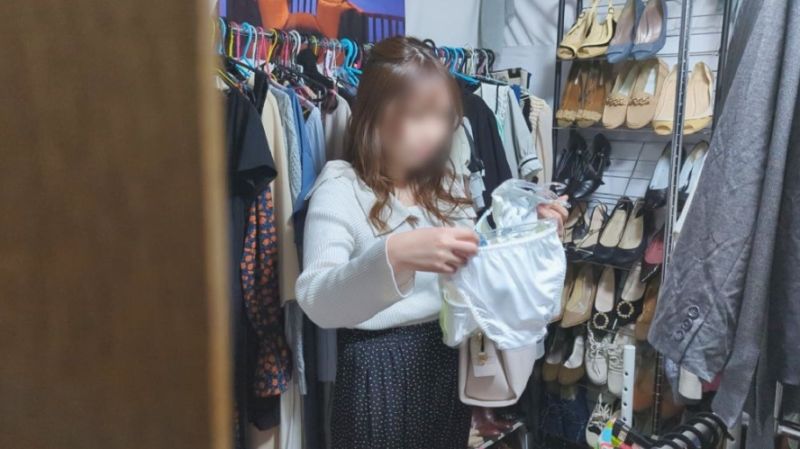 貧乳とは言わせない！？Bカップ美女のお悩み事情　僕のお店の試着室542